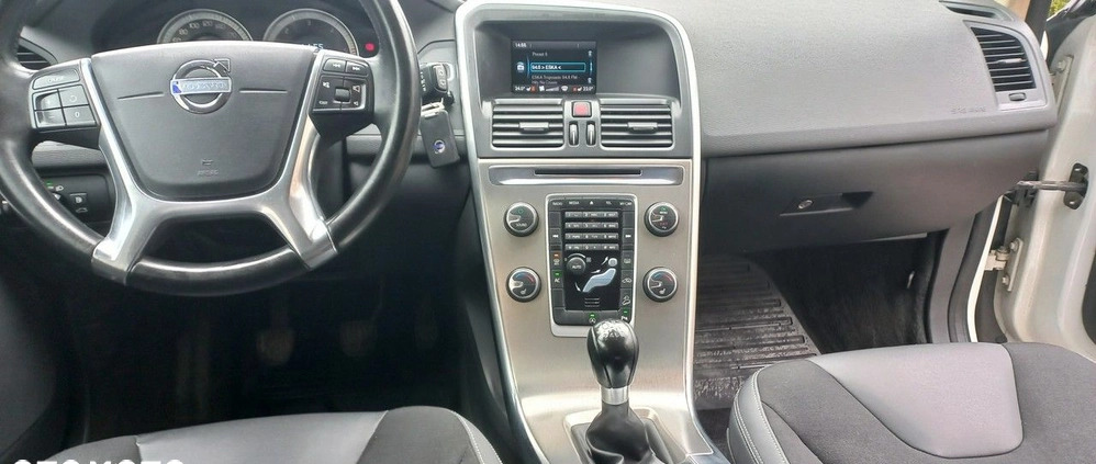 Volvo XC 60 cena 50900 przebieg: 246000, rok produkcji 2013 z Piaski małe 781